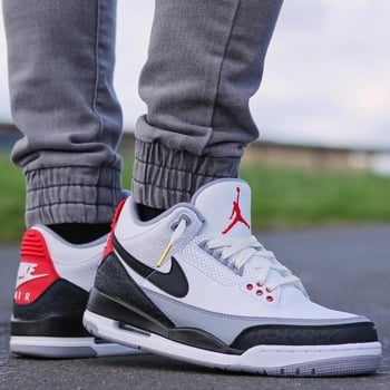 X4877 Textilcipőfűzők – fehér, arany részletekkel (Tavasz)