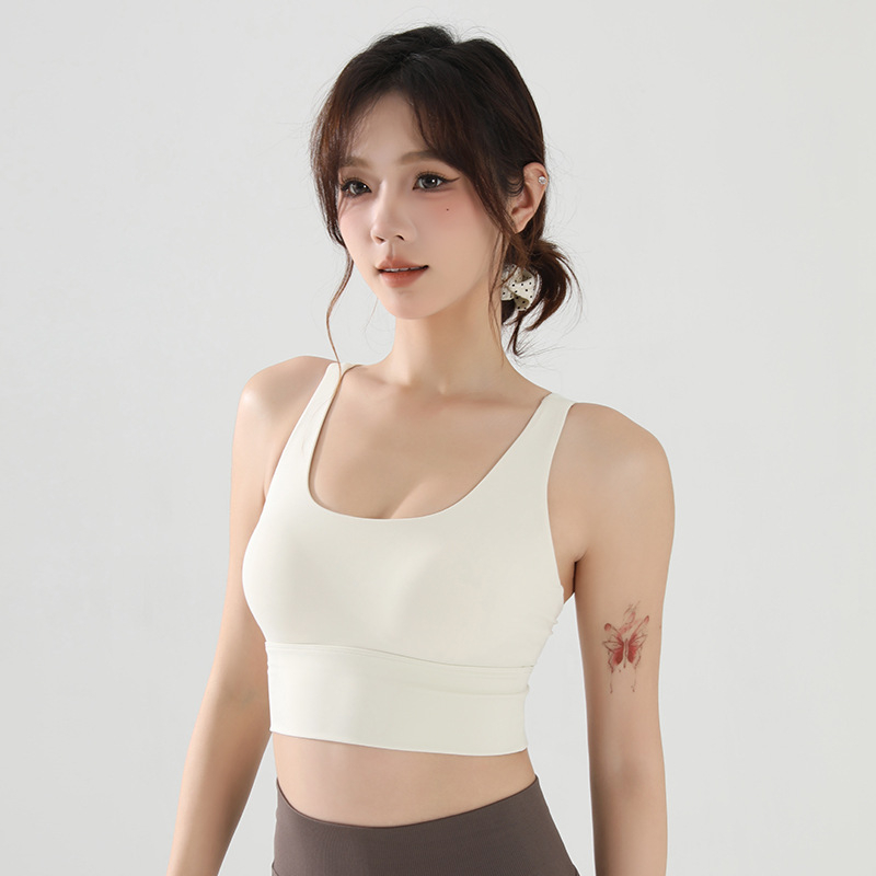 Ženski fitness grudnjak, jedinstveni sportski top s visokom podrškom, pune košarice s srednjim oblikovanjem, materijal najlon/spandeks, čvrste dvostruke naramenice, s umetnutim jastučićima.