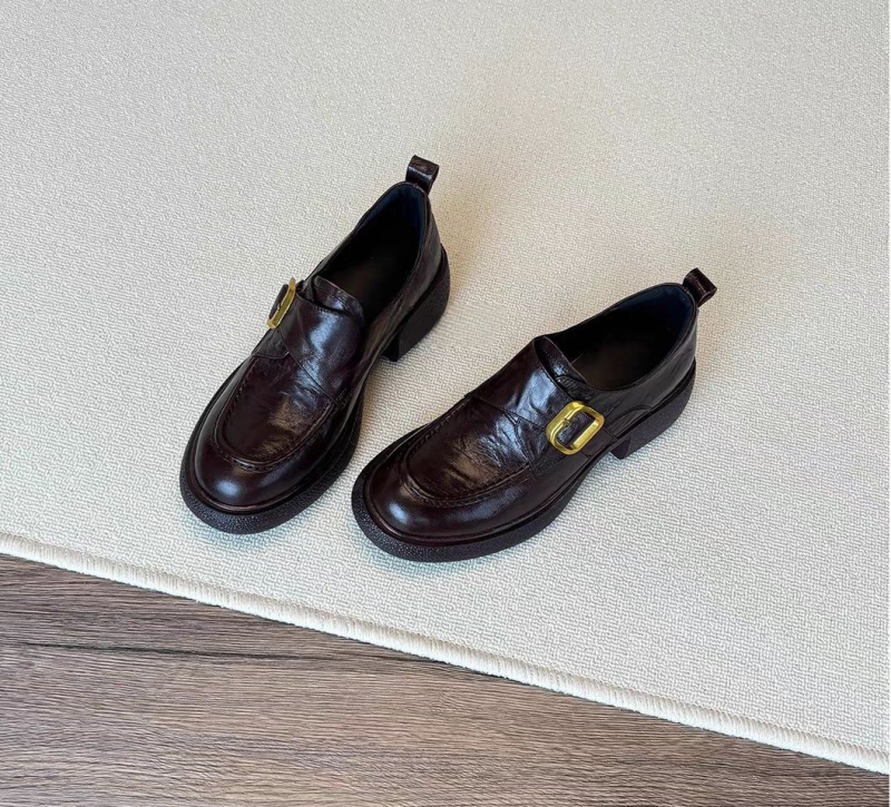 Γυναικείοι loafers, βρετανικού στυλ (επάνω μέρος από δέρμα προβάτου, στρογγυλή μύτη, μεσαίο ύψος φτέρνας 3-5 cm, καουτσούκ σόλα, επένδυση από υπερ-ίνες)