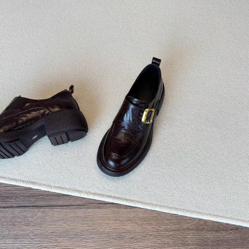 Γυναικείοι loafers, βρετανικού στυλ (επάνω μέρος από δέρμα προβάτου, στρογγυλή μύτη, μεσαίο ύψος φτέρνας 3-5 cm, καουτσούκ σόλα, επένδυση από υπερ-ίνες)