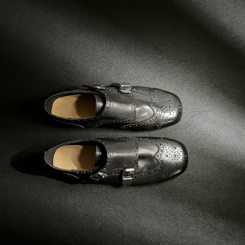 Γυναικείοι Λόφερς – Διπλή αγκράφα σε βρετανικό στυλ, στρογγυλή μύτη, άνω μέρος από δέρμα αγελάδας, χαμηλό τακούνι 1–3 εκ, καουτσούκ σόλα