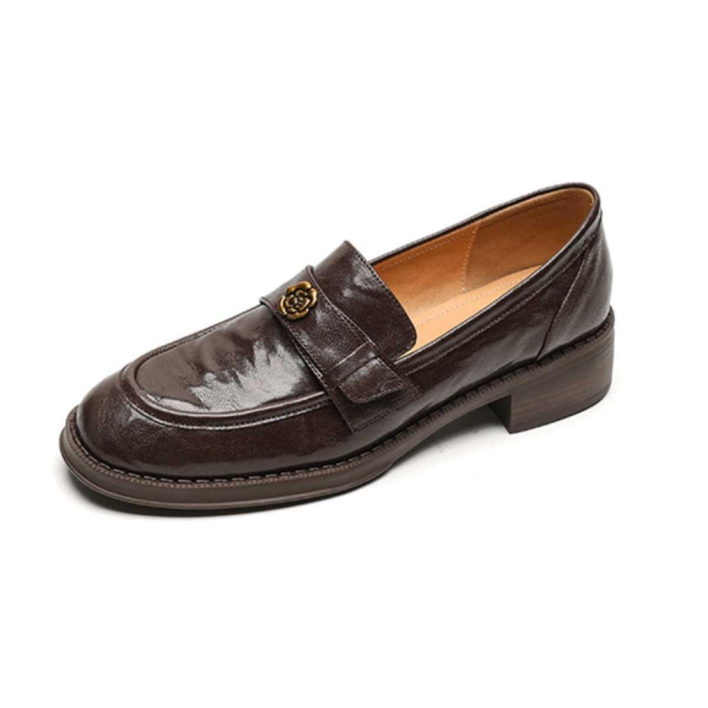 Γυναικείοι ρετρό λοφέρες, επάνω μέρος από βοδινό δέρμα, στρογγυλή μύτη, μεσαίο τακούνι 3-5 cm, σόλα από καουτσούκ.