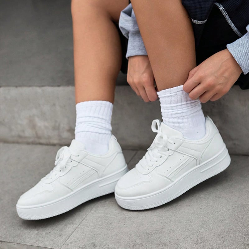 Tenisice s PU gornjim dijelom, dišuće, s vezicama, mrežasta podstava, gumeni potplat