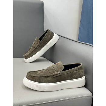 Muški kožni slip-on loaferi, prozračna nubuk gornja, podstava od svinjske kože, gumeni potplat, oštar nos