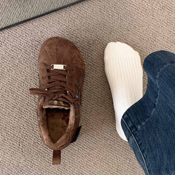 Ženske casual tenisice s unutarnjim povećanjem visine, fleece podstava, gumeni potplat, low-top dizajn, visina pete 3–5 cm
