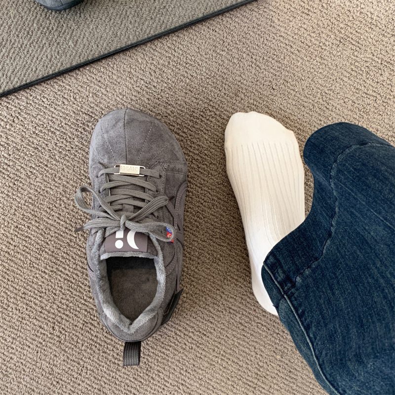 Ženske casual tenisice s unutarnjim povećanjem visine, fleece podstava, gumeni potplat, low-top dizajn, visina pete 3–5 cm