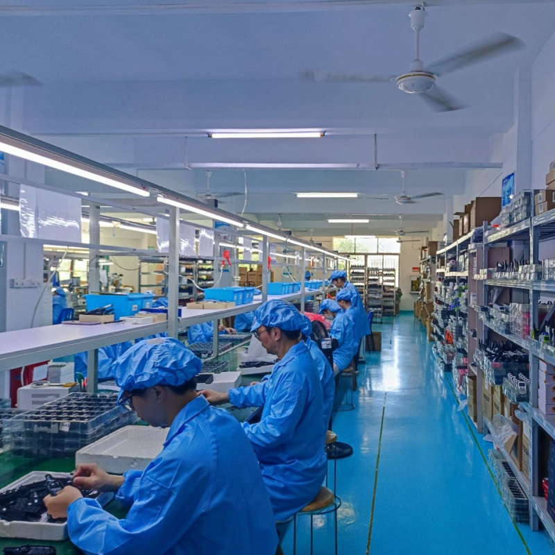 GPS lokator za kućne ljubimce s praćenjem u realnom vremenu, zaštita od gubitka i glasovna komunikacija (PaiPaitek PD 68, polimer baterija, GPS točnost <5 m)