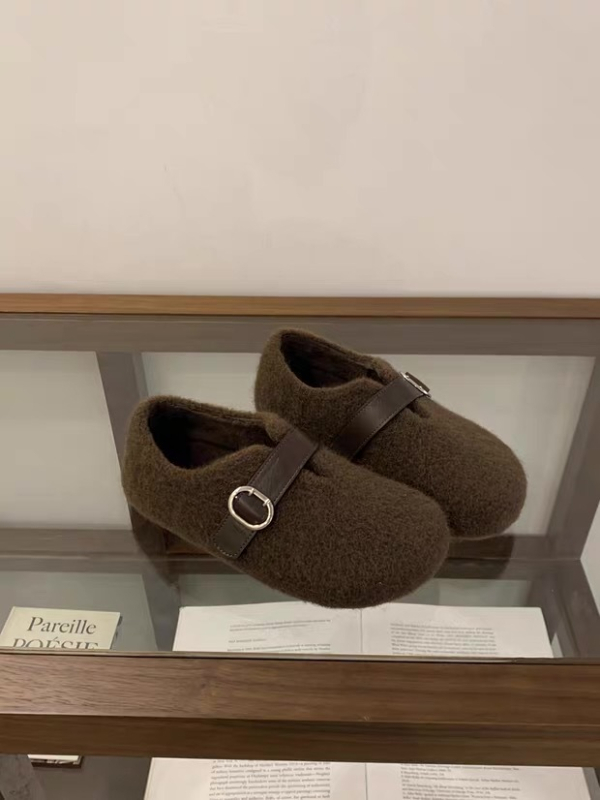 Cipele u stilu Birkenstock, vuneni gornji dio, podstava od umjetnog krzna, unutarnje povećanje od 3 cm, elastično zatvaranje