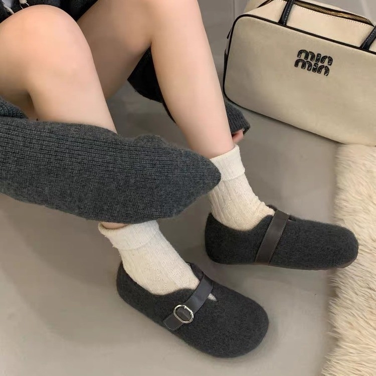 Cipele u stilu Birkenstock, vuneni gornji dio, podstava od umjetnog krzna, unutarnje povećanje od 3 cm, elastično zatvaranje