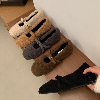 Ženske loaferice s mikrovlaknenom kožom i umjetnim krznom (Kvadratni vrh; Visina potpetice 3–5 cm; Potplata: gumena; Unutrašnjost: umjetno krzno; Uzorak: pruge)