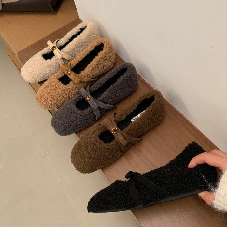 Ženske loaferice s mikrovlaknenom kožom i umjetnim krznom (Kvadratni vrh; Visina potpetice 3–5 cm; Potplata: gumena; Unutrašnjost: umjetno krzno; Uzorak: pruge)