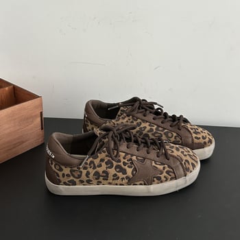 Ženske zimske tenisice s flecom, leopard uzorak, gornji dio od nubuka govedje boje, dvostruka podstava od svinjske kože, vezanje, retro stil, gumeni potplat