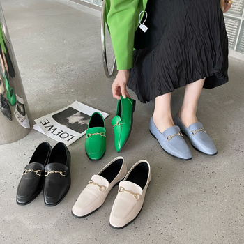 Mocasini dama – stil britanic cu cataramă metalică, suprafața din microfibră, vârf rotund, toc plat, talpă din cauciuc