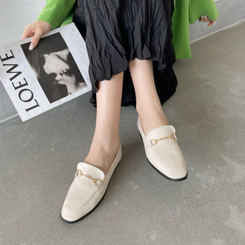 Mocasini dama – stil britanic cu cataramă metalică, suprafața din microfibră, vârf rotund, toc plat, talpă din cauciuc