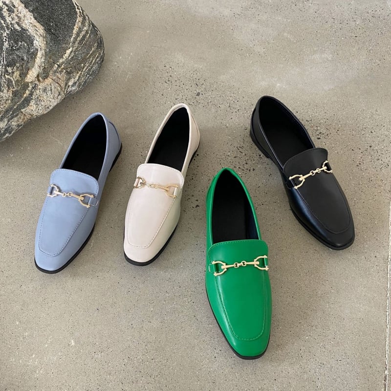 Mocasini dama – stil britanic cu cataramă metalică, suprafața din microfibră, vârf rotund, toc plat, talpă din cauciuc