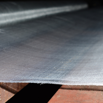 Polietilenska mreža protiv insekata s 60‑mrežom za staklenike, vrtlarstvo, cvijeće i voćke, akvakultura; promjer žice 0,1 mm; vijek trajanja 3–5 godina.