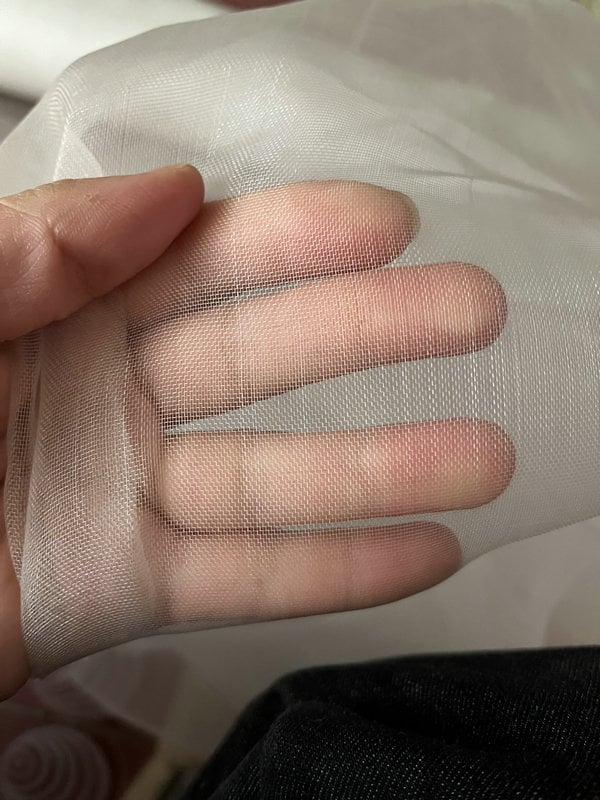 Polietilenska mreža protiv insekata s 60‑mrežom za staklenike, vrtlarstvo, cvijeće i voćke, akvakultura; promjer žice 0,1 mm; vijek trajanja 3–5 godina.