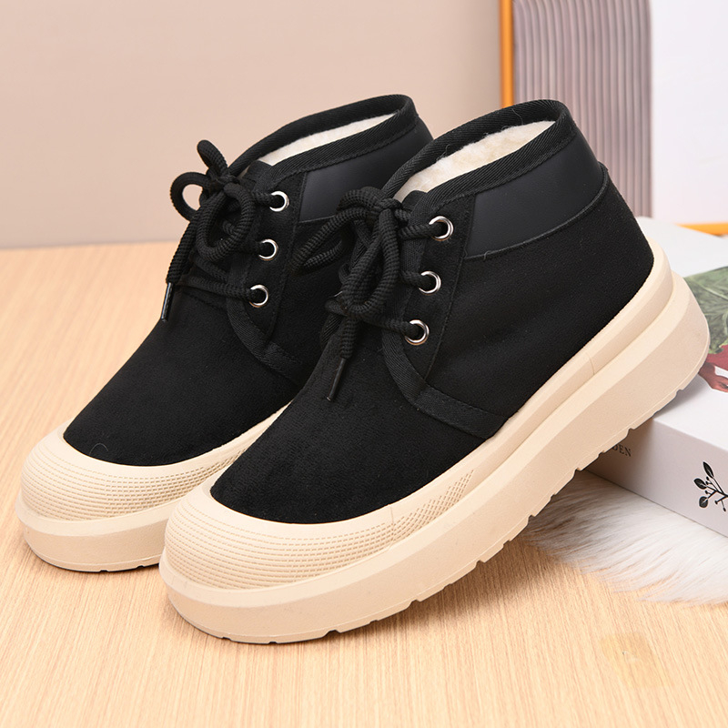 Férfi téli csizmák vastag talppal és meleg béléssel, fűző, kerek orr, PVC talp