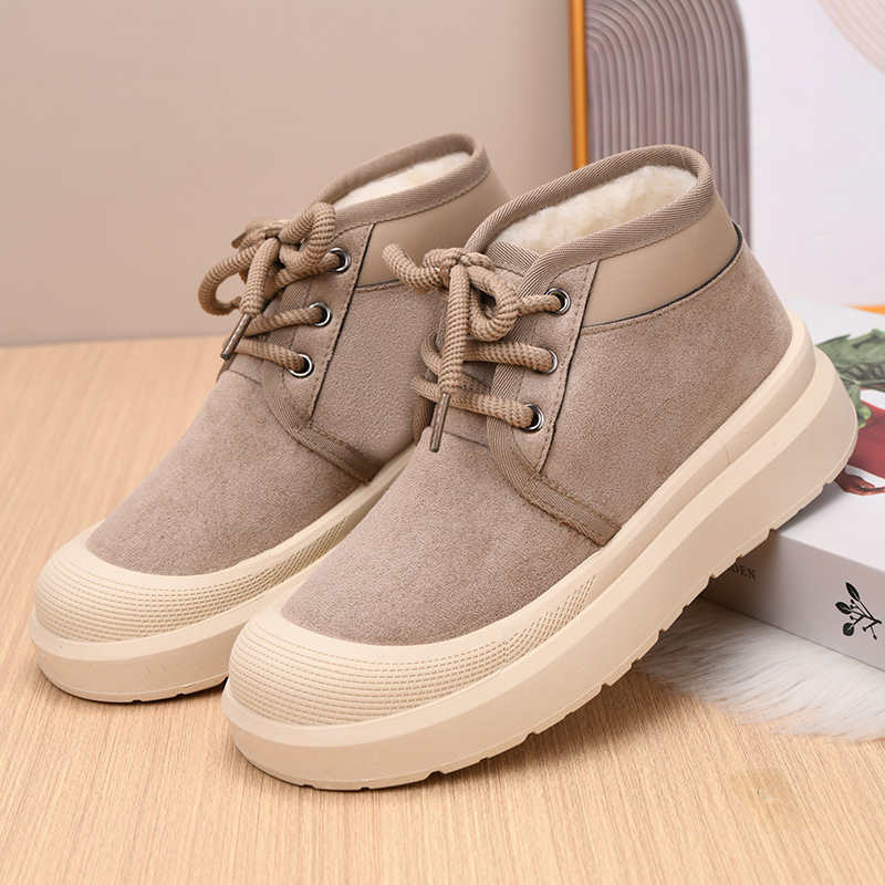 Férfi téli csizmák vastag talppal és meleg béléssel, fűző, kerek orr, PVC talp