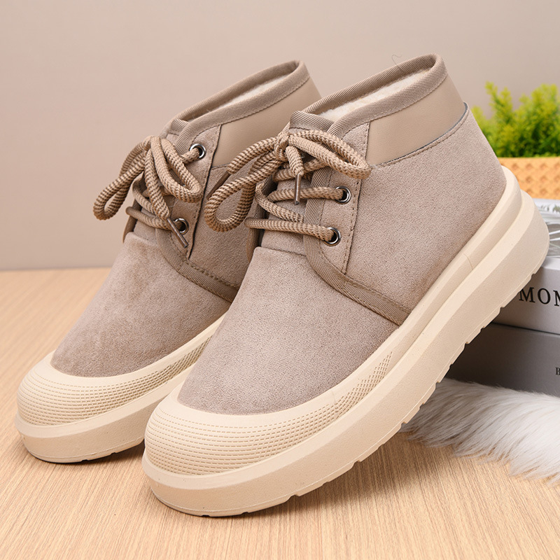 Férfi téli csizmák vastag talppal és meleg béléssel, fűző, kerek orr, PVC talp