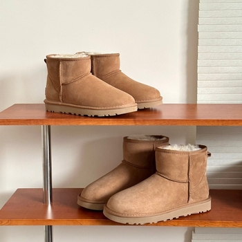 Férfi hócipő: felső rész integrált szőrrel, belső juhgyapjú bélés, EVA talp, alacsony sarok 1-3 cm