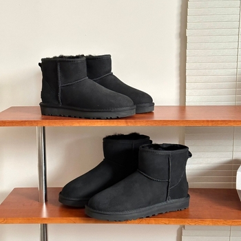 Férfi hócipő: felső rész integrált szőrrel, belső juhgyapjú bélés, EVA talp, alacsony sarok 1-3 cm