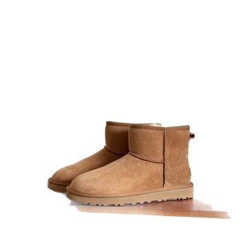 Férfi hócipő: felső rész integrált szőrrel, belső juhgyapjú bélés, EVA talp, alacsony sarok 1-3 cm