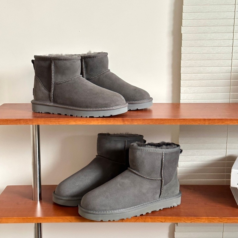 Férfi hócipő: felső rész integrált szőrrel, belső juhgyapjú bélés, EVA talp, alacsony sarok 1-3 cm