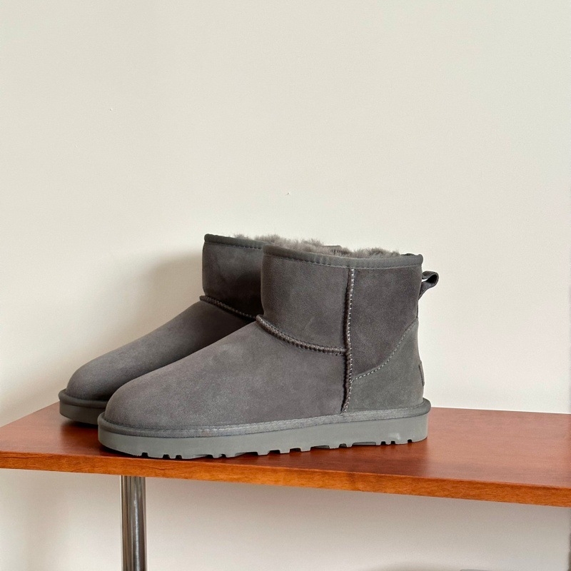 Férfi hócipő: felső rész integrált szőrrel, belső juhgyapjú bélés, EVA talp, alacsony sarok 1-3 cm