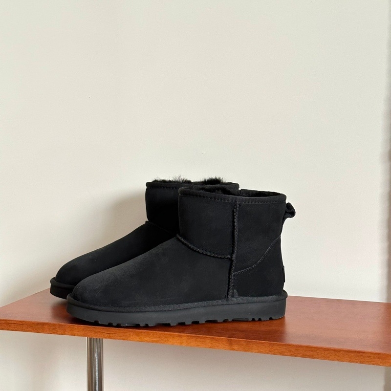 Férfi hócipő: felső rész integrált szőrrel, belső juhgyapjú bélés, EVA talp, alacsony sarok 1-3 cm