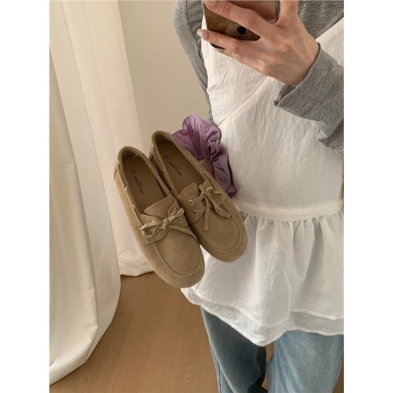 Pantofi damă loafer din piele de vițel, stil coreean, cu șireturi, vârf rotund, toc plat mic (1–3 cm)