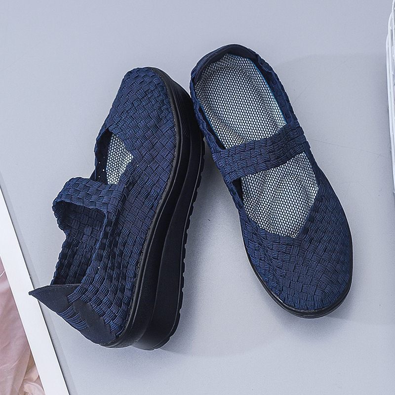 Etno-stílusú slip-on cipők, légáteresztő hálós felsőrész, kerek orr, 3–5 cm-es kónikus sarok, PU talp