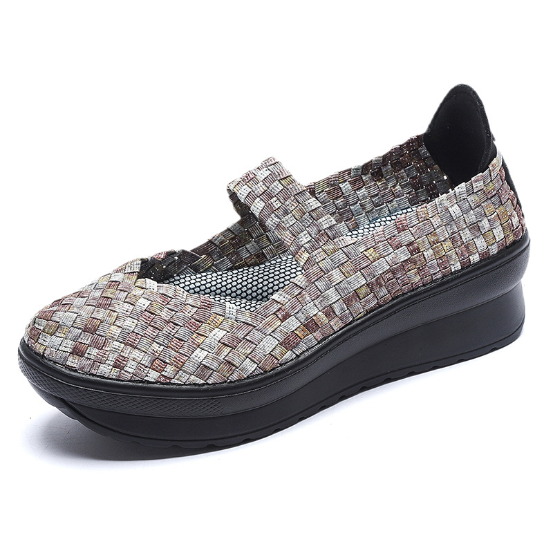 Etno-stílusú slip-on cipők, légáteresztő hálós felsőrész, kerek orr, 3–5 cm-es kónikus sarok, PU talp