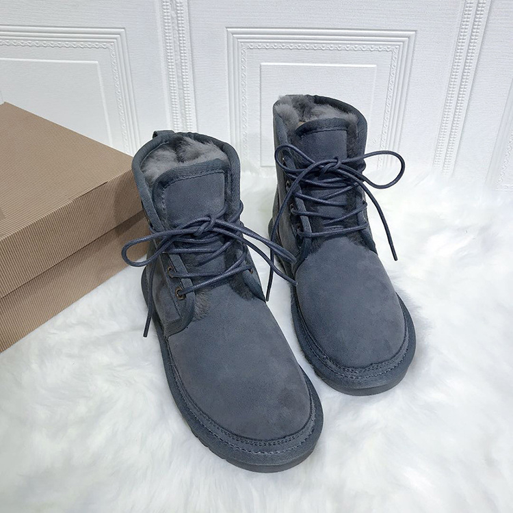 Férfi téli bakancs hóban, szőrrel integrált felsőrész, birka gyapjú bélés, gumitalp, csúszásmentes, melegen tart