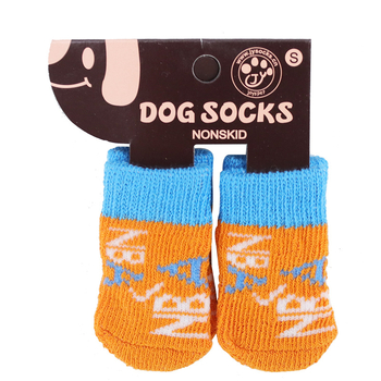 Téli csúszásmentes zoknik kutyáknak és macskáknak – monokróm minta, warp-kötött jacquard szövet, 95% pamut, 5% elastán, talp alján anti-slip pöttyökkel