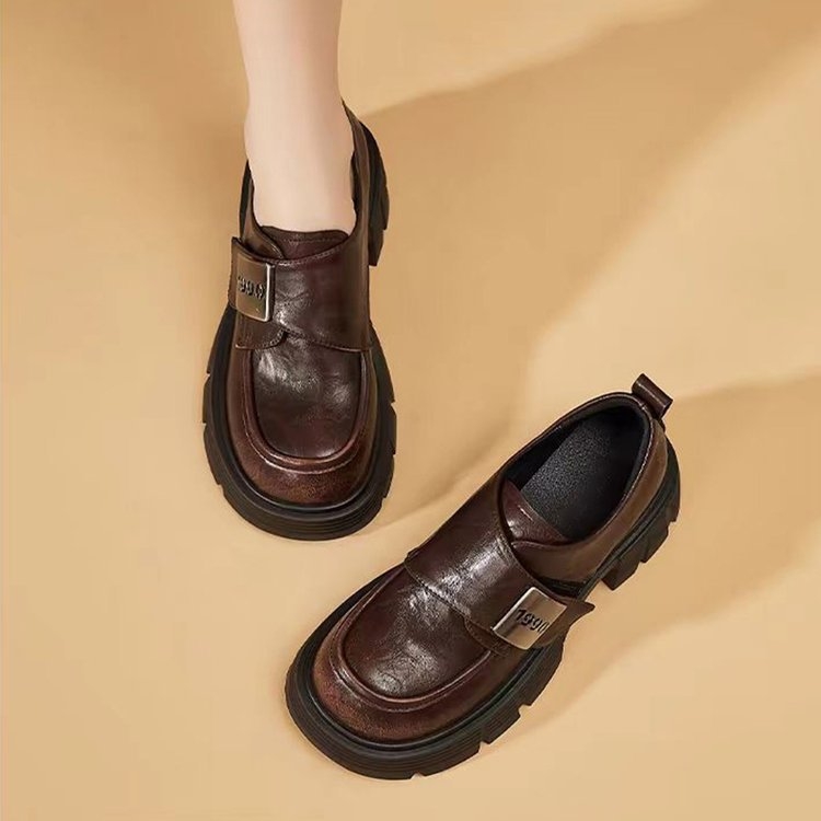 Дамски пухено подплатени мокасини с кръгла носка, PU горна част, клиновиден ток и гумена подметка