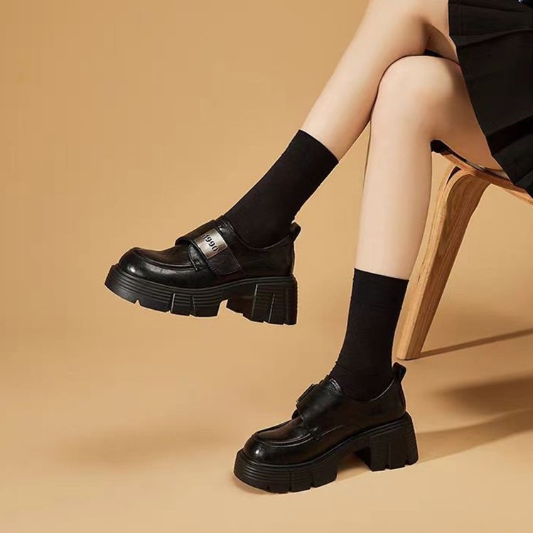 Дамски пухено подплатени мокасини с кръгла носка, PU горна част, клиновиден ток и гумена подметка