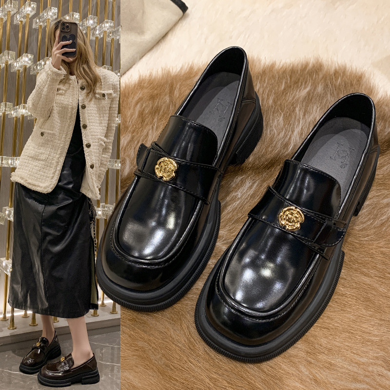Ženski loafer Camellia s debelom potplatom – Slip-on, niski potpet, gornji dio od umjetnoga pliša, podstava od mikrovlakne kože, potplat od TPR