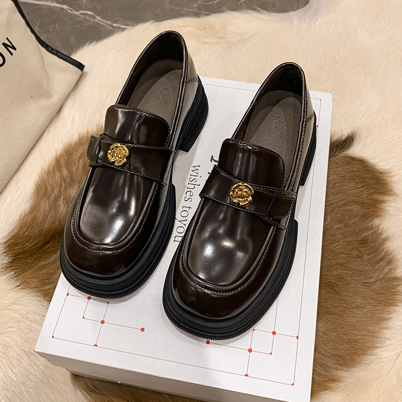 Ženski loafer Camellia s debelom potplatom – Slip-on, niski potpet, gornji dio od umjetnoga pliša, podstava od mikrovlakne kože, potplat od TPR
