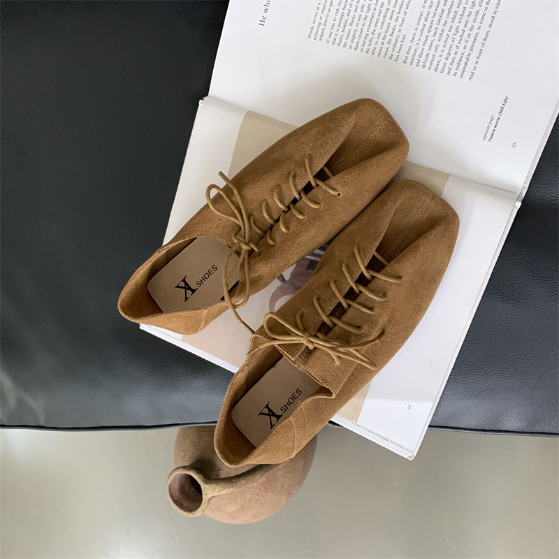 Ženske kožne loaferice s remenom, mek pod, niski pet 1–3 cm, kvadratni nos, korejski stil, jesen 2024