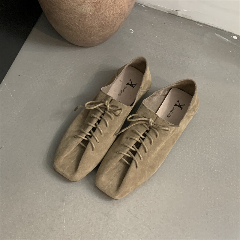 Ženske kožne loaferice s remenom, mek pod, niski pet 1–3 cm, kvadratni nos, korejski stil, jesen 2024
