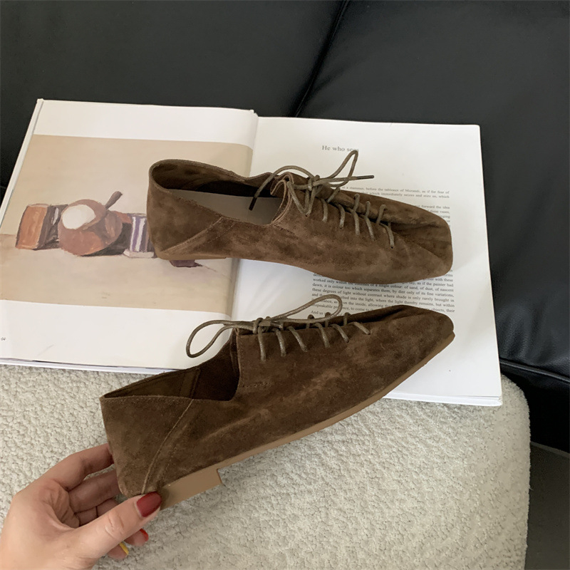 Ženske kožne loaferice s remenom, mek pod, niski pet 1–3 cm, kvadratni nos, korejski stil, jesen 2024