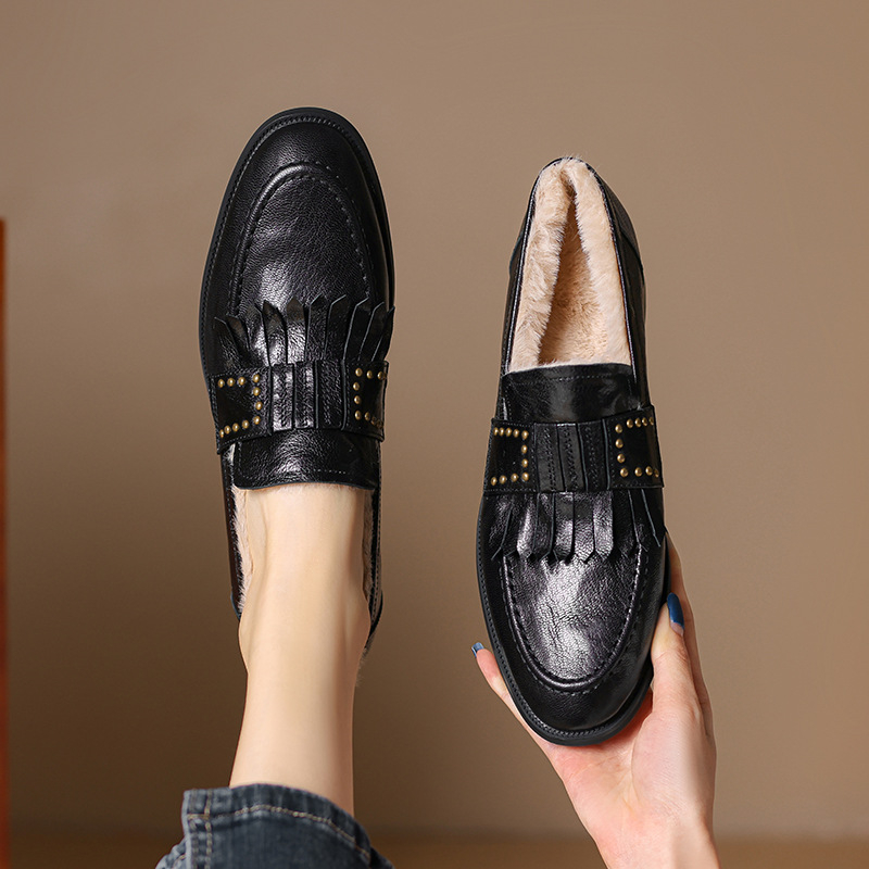 Loafers s okruglim vrhom, gornji dio od ovčje kože, debeli niski pet, nizak gležanj