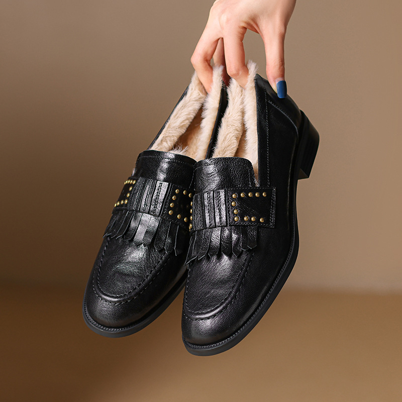 Loafers s okruglim vrhom, gornji dio od ovčje kože, debeli niski pet, nizak gležanj