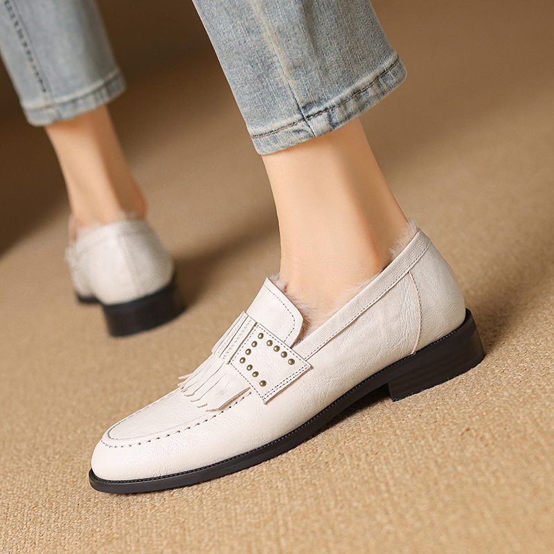 Loafers s okruglim vrhom, gornji dio od ovčje kože, debeli niski pet, nizak gležanj