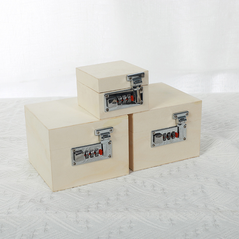 Drvena kutija s bravom i graviranjem, Model 001, Prirodno drvo, Unutarnja tkanina, Print loga dostupan