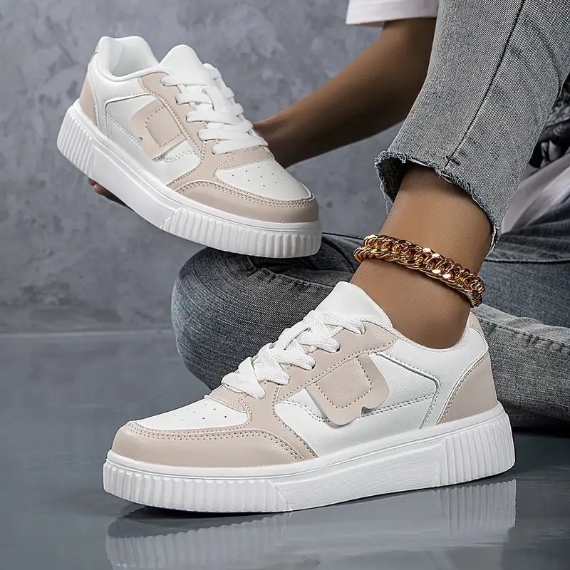 Unisex tenisice, prozračni mikrovlaknasti gornji dio, zaobljeni vrh, niski profil, s vezicama