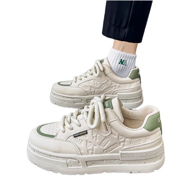 Muške tenisice: lagane i prozračne, niski gornji dio, vezanje šnouricama, okrugli vrh, mrežasta podstava, PVC potplat