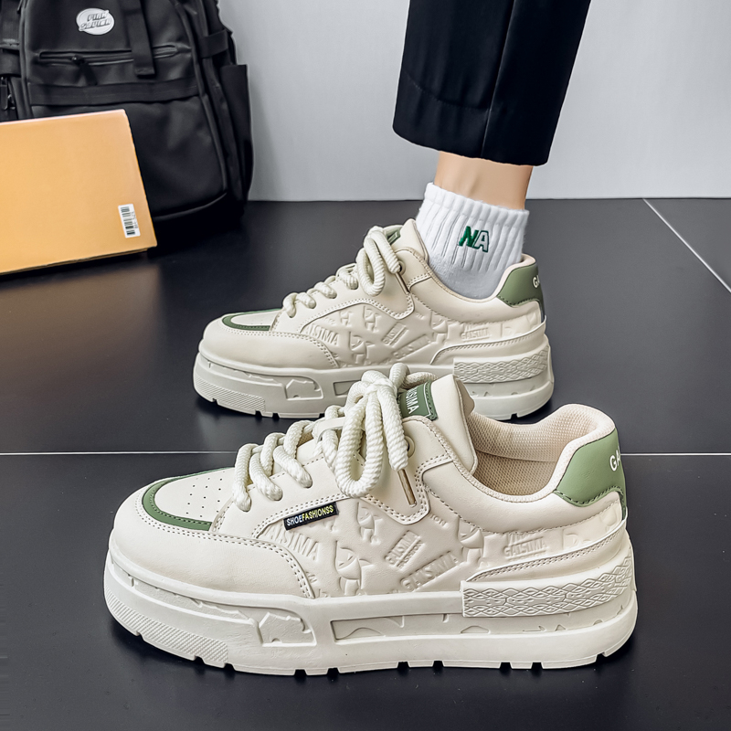 Muške tenisice: lagane i prozračne, niski gornji dio, vezanje šnouricama, okrugli vrh, mrežasta podstava, PVC potplat