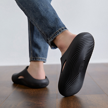 Muške slip-on sandale s zatvorenim prstom; debela EVA đon; EVA gornji dio; đon injekcijski oblikovan; zatvaranje: jednim klikom; ljeto 2025
